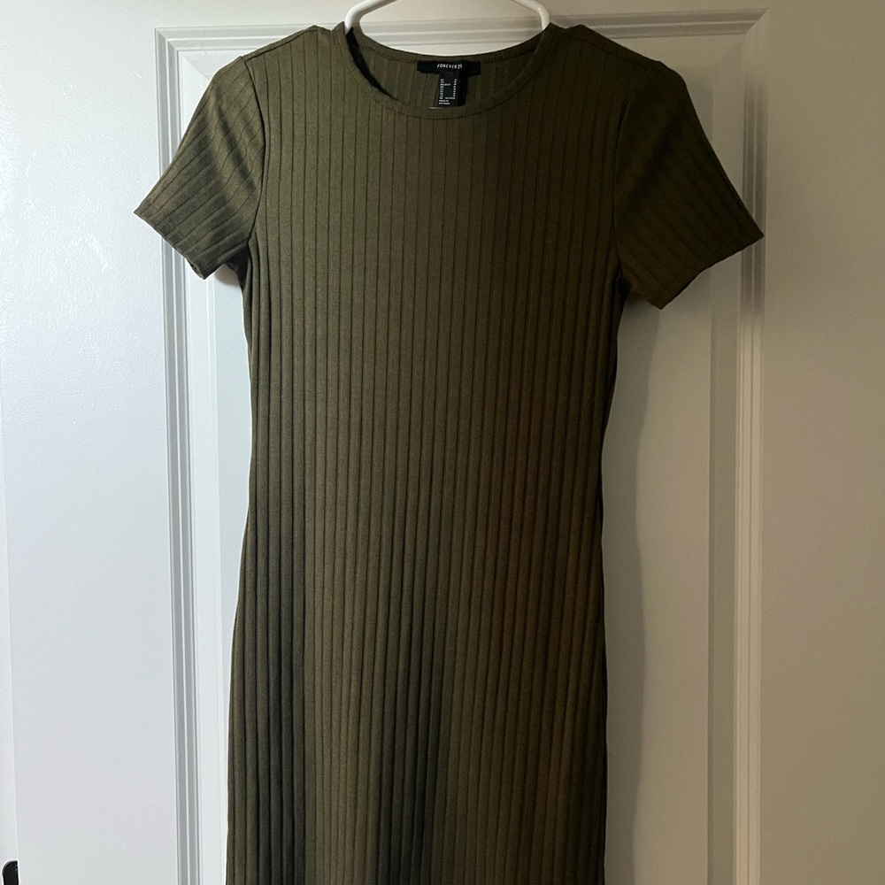 Forever 21 Olive Ribbed Short Sleeve Midi Dress
